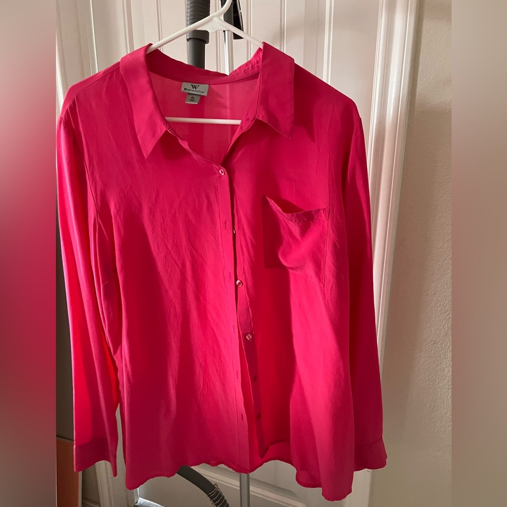 pink top